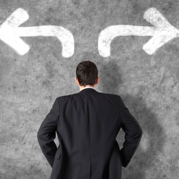 粤友钱配资 金饭碗不如铁饭碗香？金融业“金领”扎堆考公，业内人士：起薪不达预期，工作内容偏“打杂”